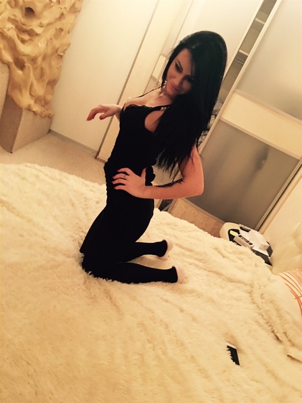 Сексуальная и раскрепощенная леди ищет состоятельного мужчину для встреч без обязательств. Готова исполнить твои фантазии и желания. Помогу расслабиться и забыть обо всем на свете! 29492, 20 лет